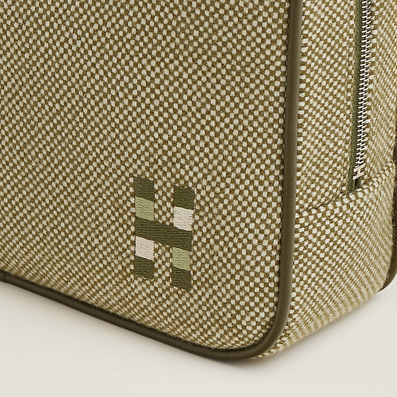 【シンプル】HERMES Chapitre H Cavalier ポーチ スモール Chapitre H Cavalier case, small model | Hermès Australia